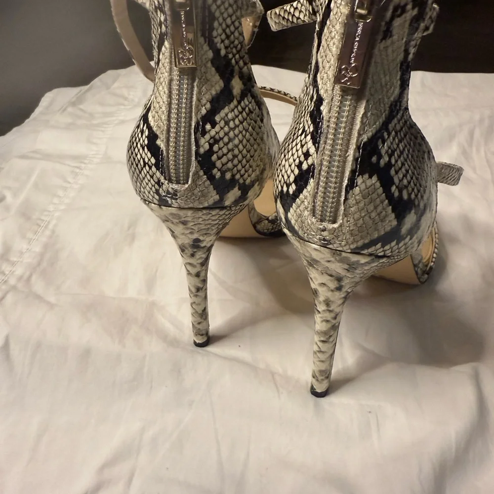 Jessica Simpson Black and Cream Snakeskin‎ Heels size 8.5 formal date night sexy